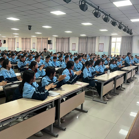 规划引航，奔赴生涯山海 ‍——伊宁县第三中学开展高一学生生涯教育讲座