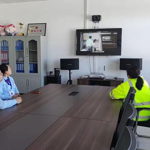 学领袖精神 践岗位担当