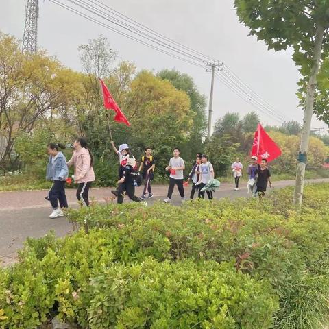 诗歌颂中华  国庆缅先烈