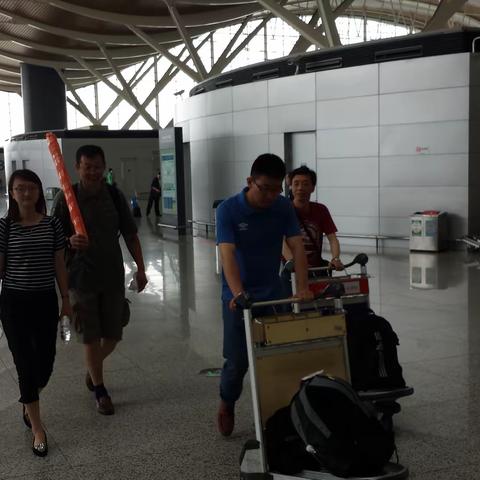 《单骑送铁证·1·历史转折地伏尔加格勒》//胡忠旭《单骑送和平》公益活动序曲