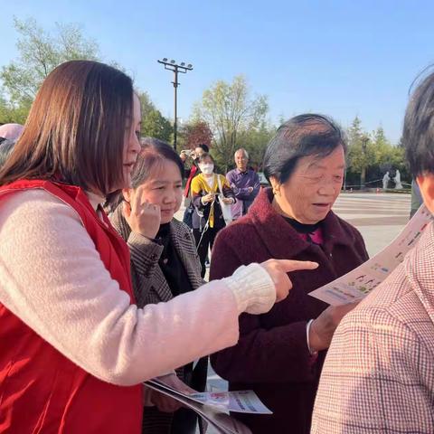 二曲街道凤泉社区开展“人人参与控烟活动，共创健康无烟环境”禁烟宣传活动