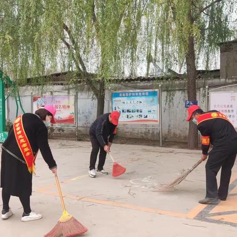 共同创建文明城 党员志愿做先锋--南大郭镇组织开展主题党日活动