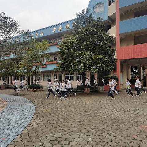 安全第一，谨防踩踏 ——中山市港口中学开展防踩踏紧急疏散演练活动