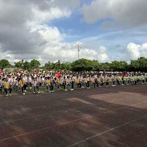 一中领航启新篇，秋韵育桃李芬芳 --------中山一中教育集团港口中学2025 - 2026学年第一学期 开学典礼暨开学思政第一课报道
