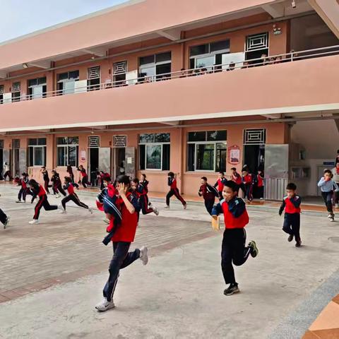 强化消防意识，筑牢安全防线——板芙镇广福小学开展消防安全演练
