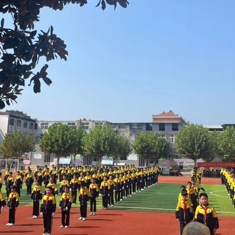 六声交织赛场，五育浸润童心——洪绪镇中心小学举行2025年度“奔跑吧  少年”月赛事秋季会操比赛
