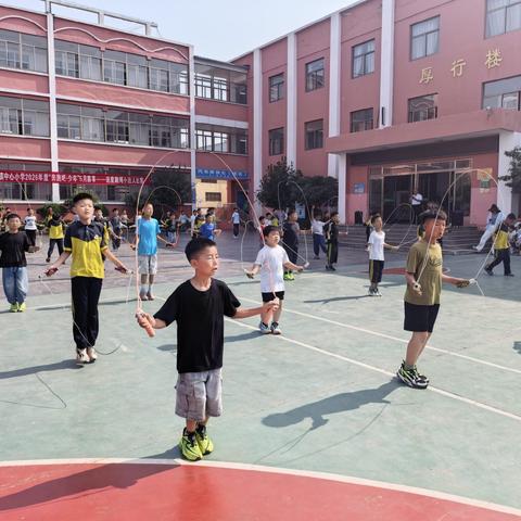 绳彩飞扬 跃动童年——洪绪镇中心小学2026“奔跑吧·少年”速度跳绳小达人比赛圆满落幕
