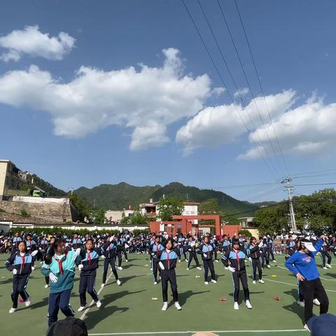 “阳光体育伴成长 体操比赛展风采”—中心镇中心小学大课间活动比赛