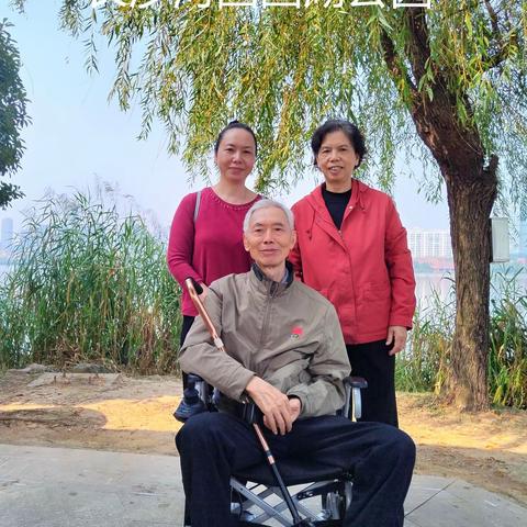 与朋友西湖公园聚会