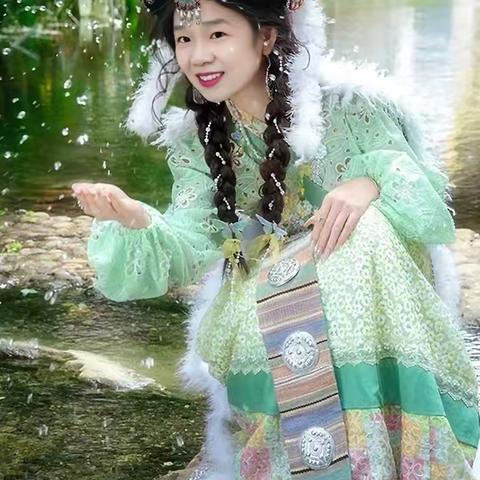 纳西族少女的传统服饰与民族风情