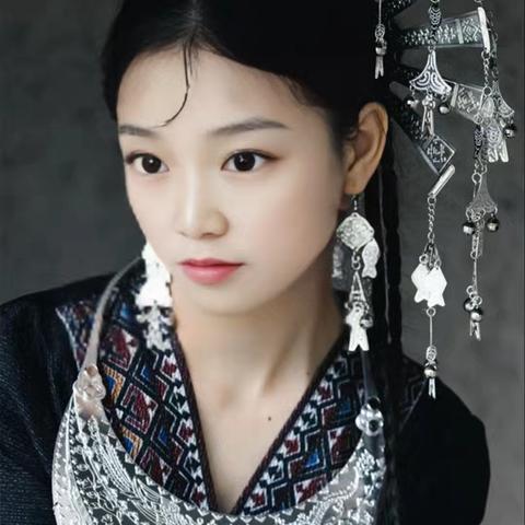 黎族阿妹的民族风情