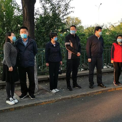 街道领导检查指导辖区社会面核酸检测点位运行情况