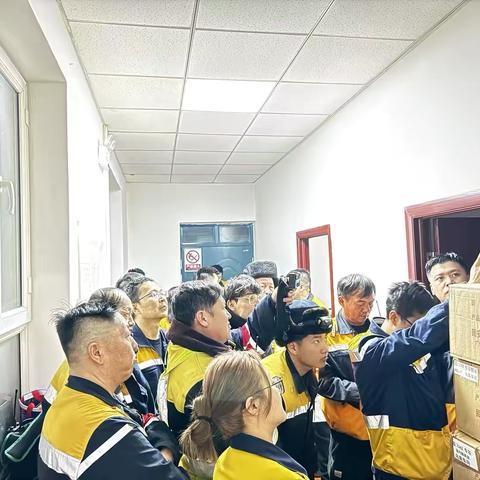 凝心聚力焕新颜 安全护航再升级｜乌南信号车间器材更换