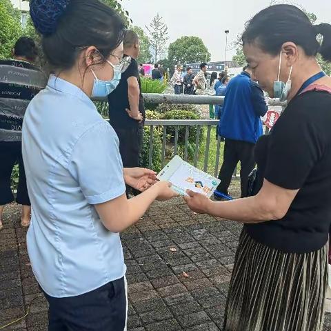 守住钱袋子•护好幸福家——桑田路支行开展防范非法集资宣传月活动