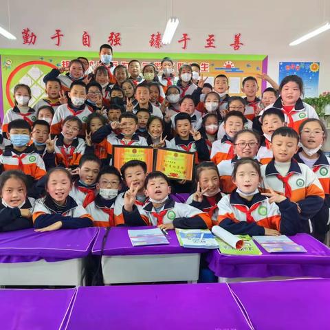 靖边县第十五小学五（2）班“中秋国庆喜相逢，家国团圆情更浓”国庆节实践活动