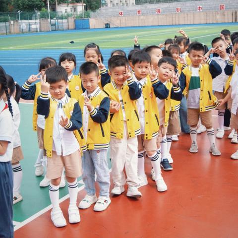 "衔"起时光 ，"接"续未来——新建六中小学部幼小衔接活动。