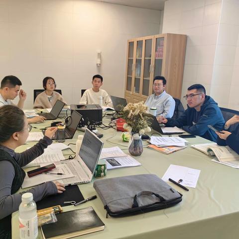 “提灯引路育英才 教研赋能促成长”——记信息组集体教研活动