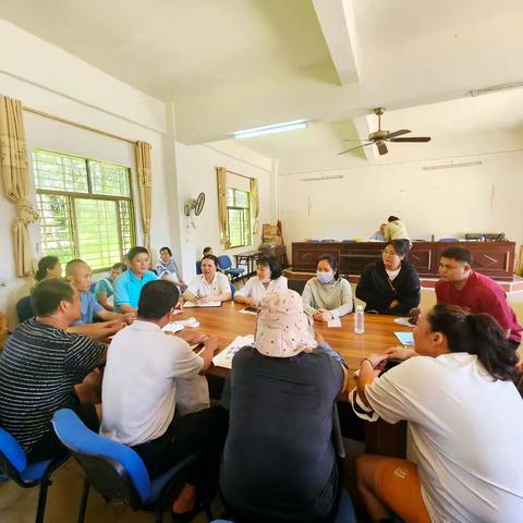 “老爸茶”连心座谈会：从卫生清扫到枯叶防火的服务活动