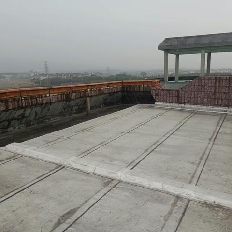 私搭光伏发电设施，歌山镇综合行政执法队依法拆除