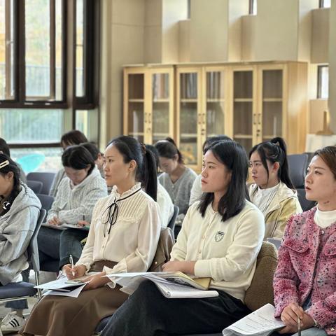 乘教研之风帆  绽幼教之斑斓——示范区幼儿园中心教研组教研活动掠影