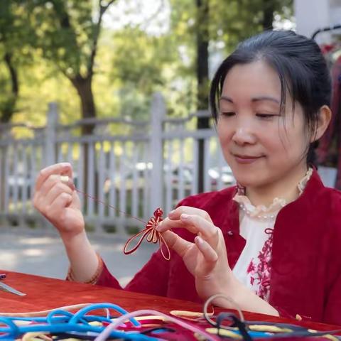 池州陆氏手工旗袍制作第四代传承人——陆晓娟