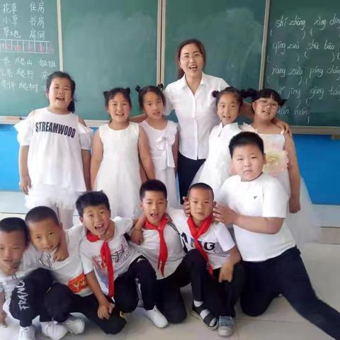 潜心育桃李   师爱润无声