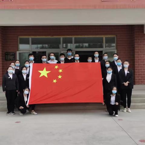 布亚乡中心小学合热万村分校——我与国旗合个影