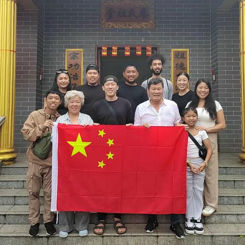 华侨同胞归国探亲享亲情