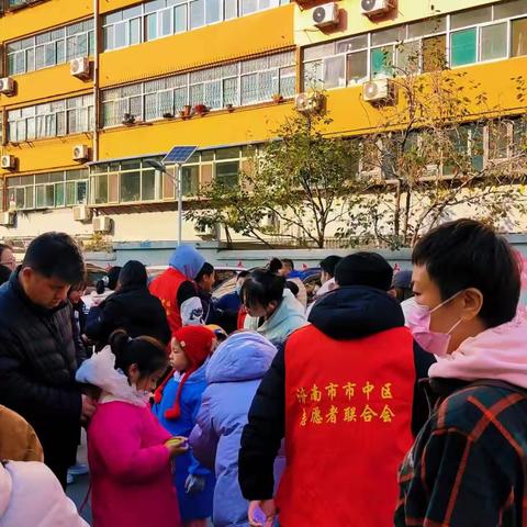诚信进社区 争做守信人——卧龙社区开展信用宣传活动