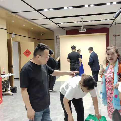 让爱定格 幸福留影——卧龙社区开展公益拍摄活动