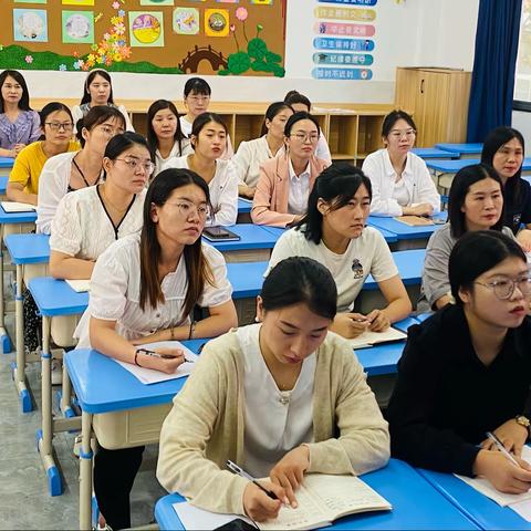 提升信息素养  助推智慧教学——郑开小学开展教学一体机操作专题培训活动