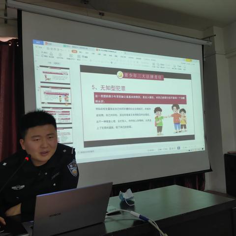 开展法制教育  共建和谐校园——市实小项里分校举行法制进校园专题报告会