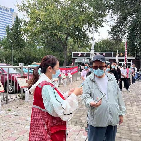 人民里社区“双报到”党员 ：巾帼抗疫显担当      志愿一线绽芳华