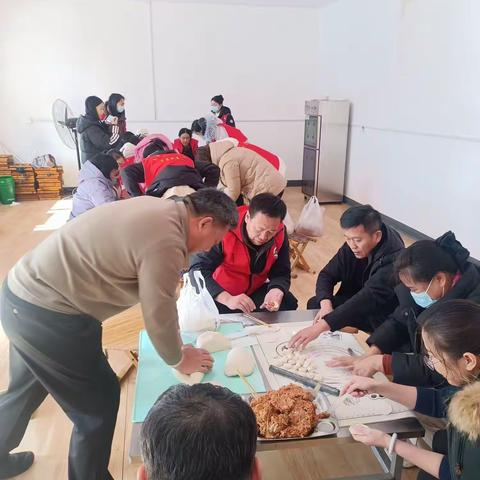 莱芜战役纪念馆到派驻第一书记村开展“讲红色故事 包饺子 送温暖”活动