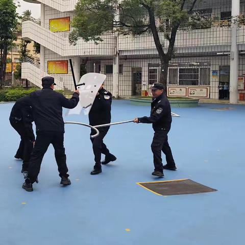 最小单元联动，筑牢校园安全屏障——曹一小学组织开展“最小应急单元”演练 ‍