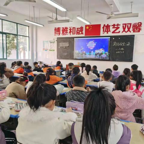 淮北市曲阳学校举行消防安全疏散 演练