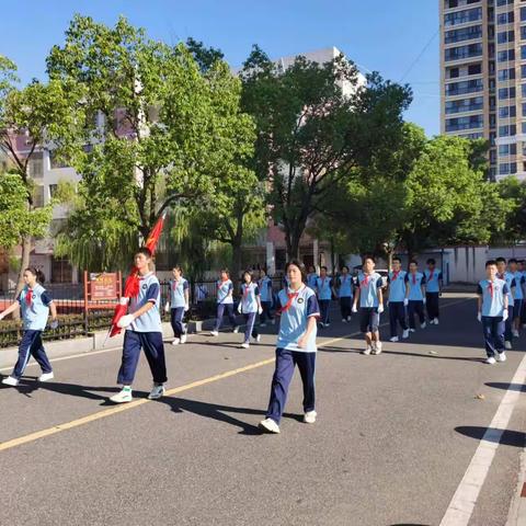 “致敬英雄城市 争当时代新人”——新洲区第一初级中学开学第一课专题活动