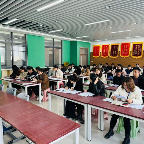 奋楫扬帆行致远 笃志前行谱新篇——华大高级中学小学部全体教师责任书签订大会