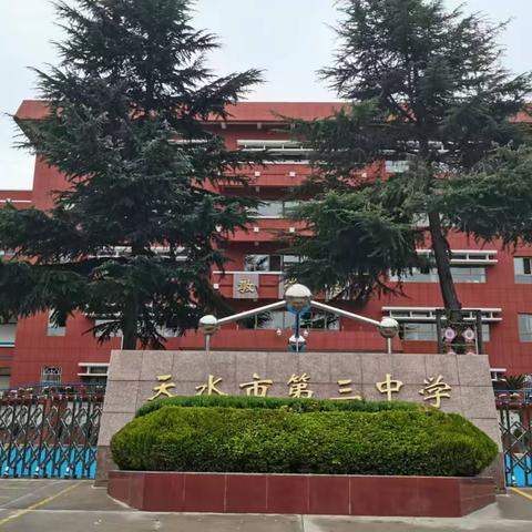 疫情不抑情    共赏校园景