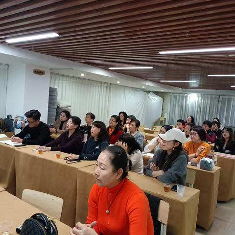 《培养一个对爱有感受力的孩子》家庭教育主题讲座