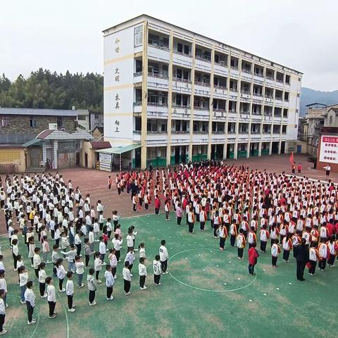 学习二十大，争做好队员——屏南县古峰二小十一三建队日主题活动