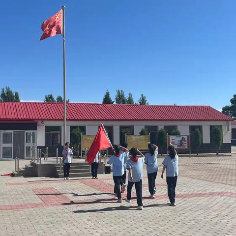 惠棋侨心小学“红领巾爱祖国——牢记嘱托 做有志少年”少先队新队员入队仪式