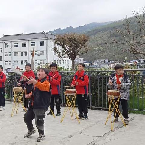 学习党的二十大     争做新时代好队员