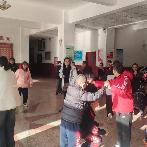 恒 达 中 学 ﻿心情驿站沙龙第四期