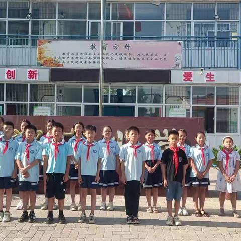 郄庄学校“谈峥嵘岁月，传红色基因”红色传承老兵座谈会活动。