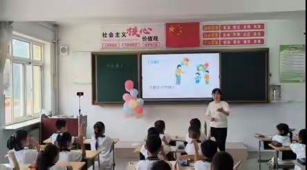 【学典型榜样，育高尚师德】躬耕教坛作表率 甘为人梯育芬芳——王翠钰