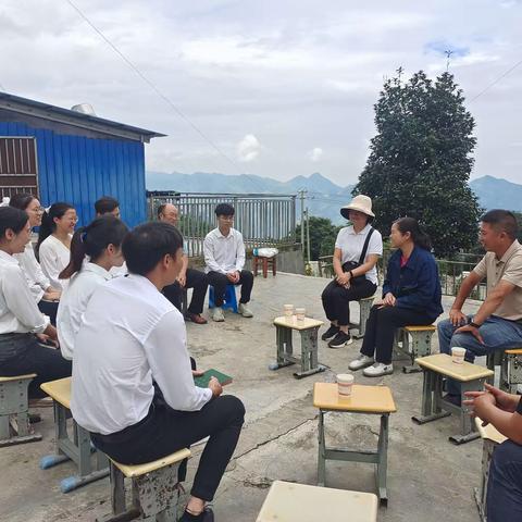 情系教师节    慰问暖人心——马关县金厂镇中心学校开展教师节走访慰问活动