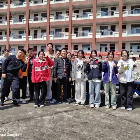 爱心义卖活动——平潮实验初中初三六班