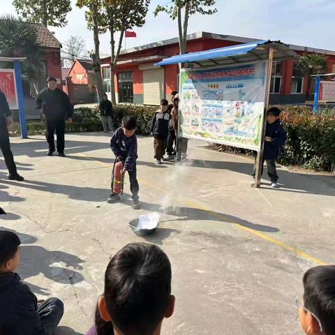 筑牢安全防线，守护平安校园——郑家集乡中心小学开展消防应急疏散演练