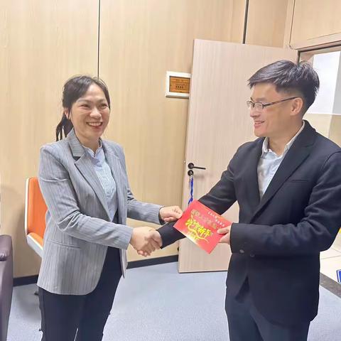 心系人才 情暖卫健——县领导春节前走访慰问卫健系统高层次人才代表